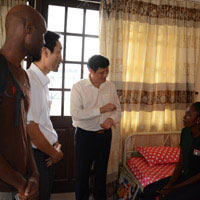 Sức khỏe đời sống - 130 người Việt Nam đang ở tâm dịch Ebola