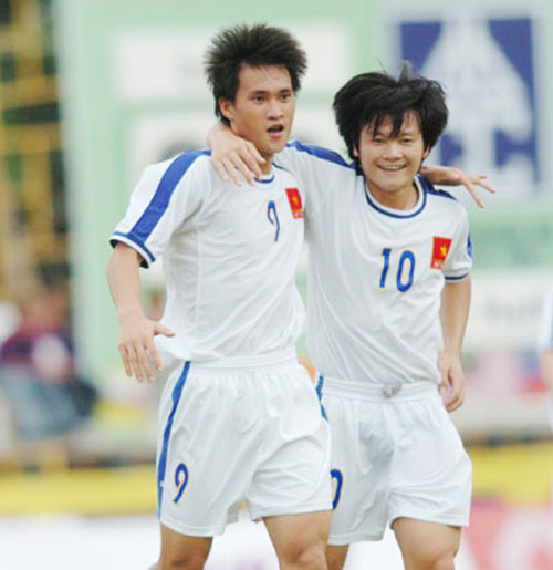 Công Vinh, Văn Quyến ủng hộ U19 VN đá V-League - 1