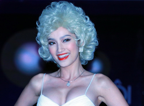 Những màn hóa Marilyn Monroe Việt gây tranh cãi - 1