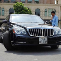 Ô tô - Xe máy - Cặp đôi xe sang Ninh Bình trên đường phố Hà Nội