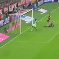 Bóng đá - Pha bỏ lỡ "không tưởng" trận khai mạc Bundesliga