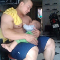 Cười 24h - Khi đàn ông cho con... bú