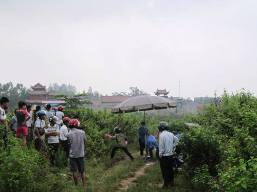 Phát hiện thi thể người đàn ông trong lùm cây - 2