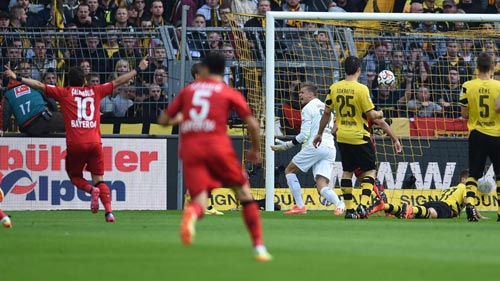 Dortmund nhận bàn thua nhanh nhất lịch sử Bundesliga - 1