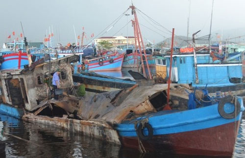 Thanh Hóa: Tàu chở dầu bị nổ đã từng cháy nổ một lần - 6