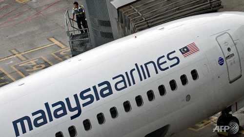 Lại một máy bay Malaysia Airlines phải hạ cánh khẩn cấp - 1