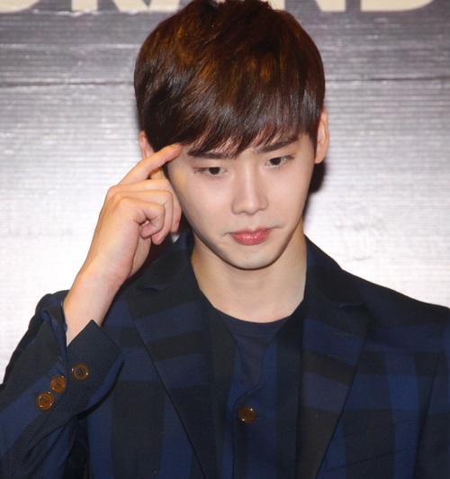 Fan Lee Jong Suk lấp kín 4 ngã phố Sài Gòn - 2