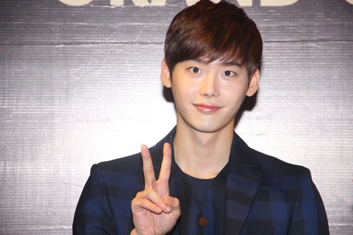Fan Lee Jong Suk lấp kín 4 ngã phố Sài Gòn - 3