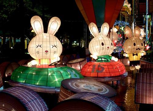 Những chiếc đèn lồng trung thu có hình dáng độc đáo - 8