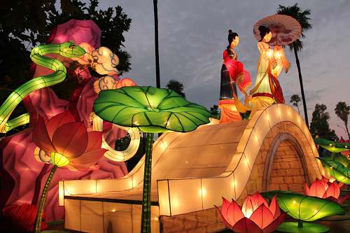 Những chiếc đèn lồng trung thu có hình dáng độc đáo - 6