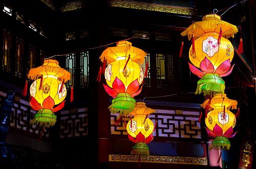 Những chiếc đèn lồng trung thu có hình dáng độc đáo - 2