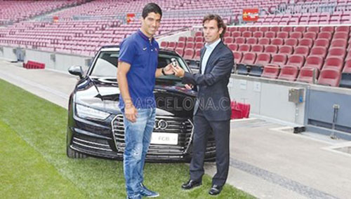 Luis Suarez được tặng siêu xe Audi Q7 vừa ra lò - 1
