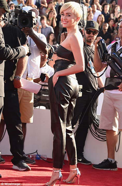 Choáng vì sao “gần như nude” trên thảm đỏ - 7