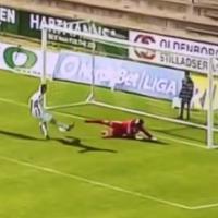 Bóng đá - Pha bỏ lỡ "kinh điển" khiến Torres cũng phải nể phục