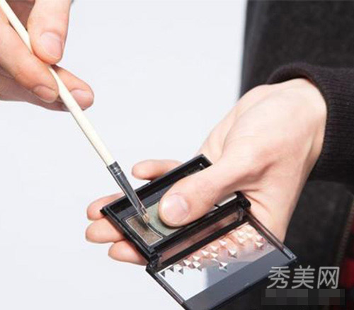 Quý ông cũng cần chăm chút cho đôi mày ngài - 6