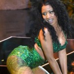 Ca nhạc - MTV - Nicki Minaj &quot;quên kéo khóa váy&quot; trên sân khấu MTV