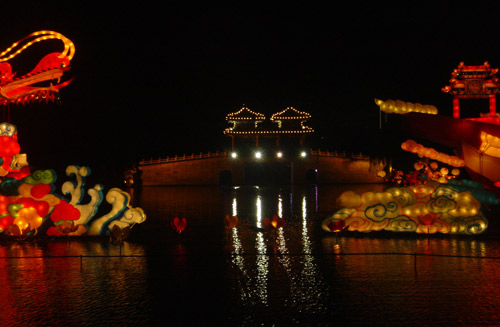 Những chiếc đèn lồng trung thu có hình dáng độc đáo - 3