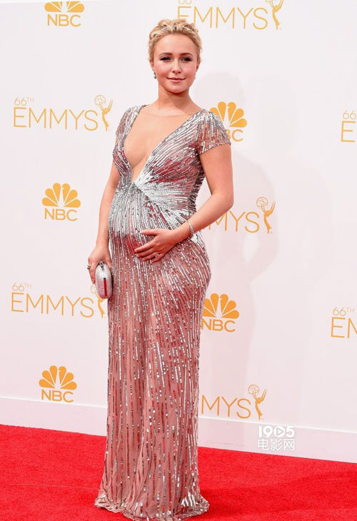 Thảm đỏ Emmy 66 "nóng rực" bởi dàn sao sáng giá - 6