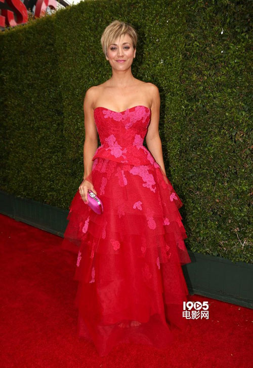 Thảm đỏ Emmy 66 "nóng rực" bởi dàn sao sáng giá - 9