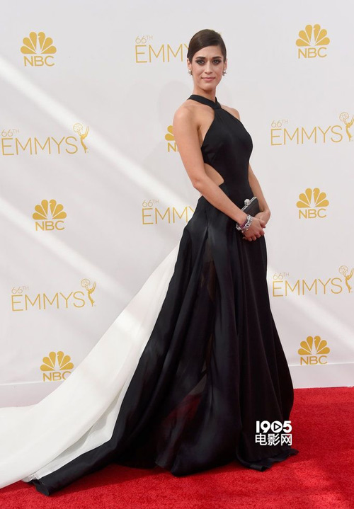 Thảm đỏ Emmy 66 "nóng rực" bởi dàn sao sáng giá - 9