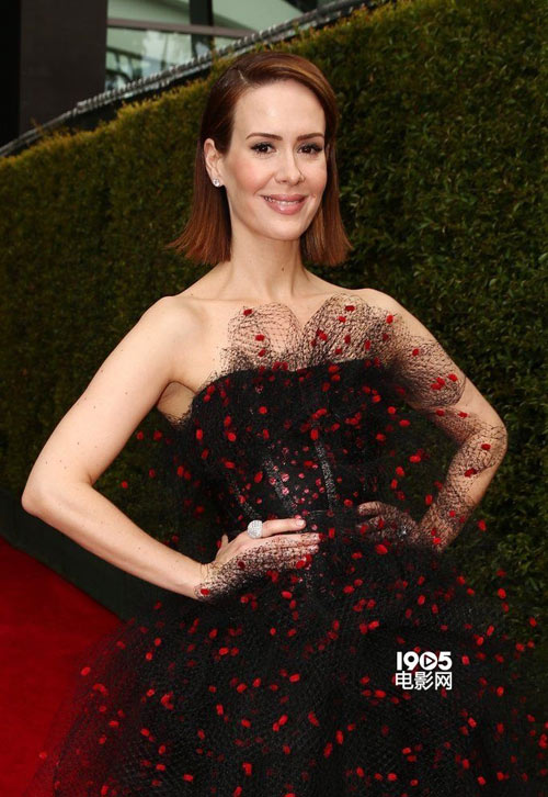 Thảm đỏ Emmy 66 "nóng rực" bởi dàn sao sáng giá - 4