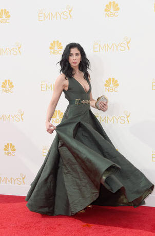 Thảm đỏ Emmy 66 "nóng rực" bởi dàn sao sáng giá - 8