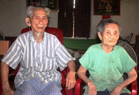 Đôi vợ chồng cao tuổi nhất châu Á là người VN - 1
