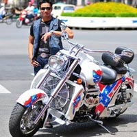 Ô tô - Xe máy - Đại gia Công mô tô và cách chơi xe khét tiếng