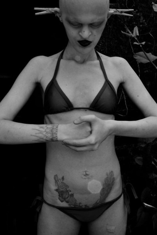 Người mẫu kỳ dị khiến triệu trái tim phải thổn thức - 3