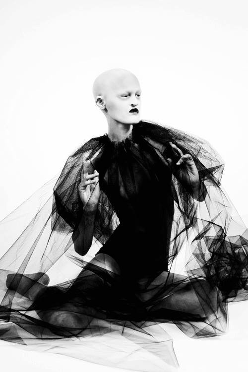 Người mẫu kỳ dị khiến triệu trái tim phải thổn thức - 9