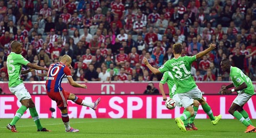 Robben ghi bàn tinh tế top 5 bàn đẹp Bundesliga V1 - 1