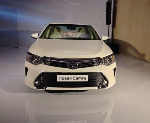 Chiếc Toyota Camry 2015 thực tế đang có mặt trên thị trường với những ưu điểm nổi bật về độ an toàn, tiết kiệm nhiên liệu và khả năng di chuyển mượt mà. Hãy xem hình ảnh để hiểu rõ hơn về xe này.