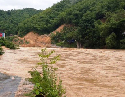 Thanh Hóa: Hơn 5.000 hộ dân bị cô lập do mưa lũ - 1