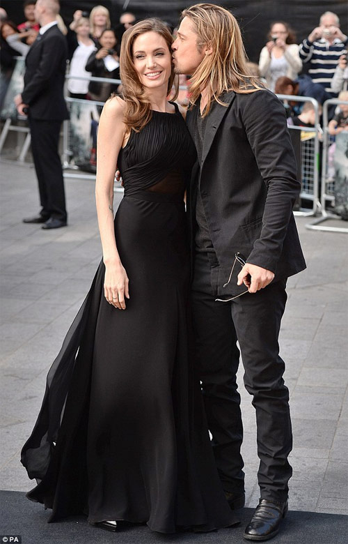 Dấu ấn thời trang của Brad Pitt và Angelina Jolie - 16