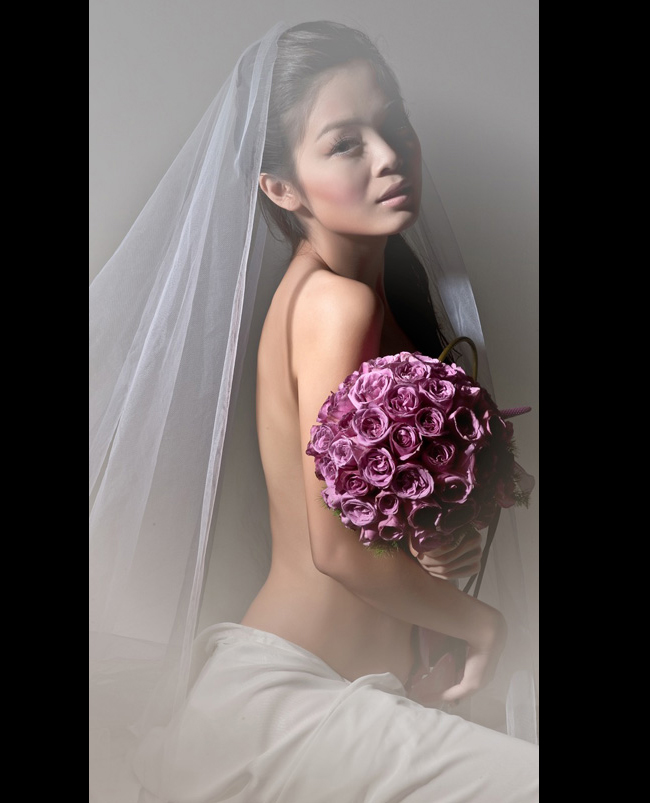 Người đẹp Tuyết Ngọc&nbsp;bán nude gợi cảm trước ống kính máy ảnh. Cô từng là chân dài rất được yêu thích của các sàn diễn thời trang&nbsp;và nhiếp ảnh gia
