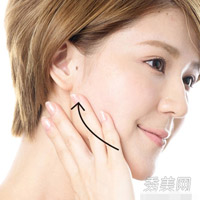 Bí quyết làm đẹp - Tránh cằm chảy xệ nhờ 3 động tác mát-xa