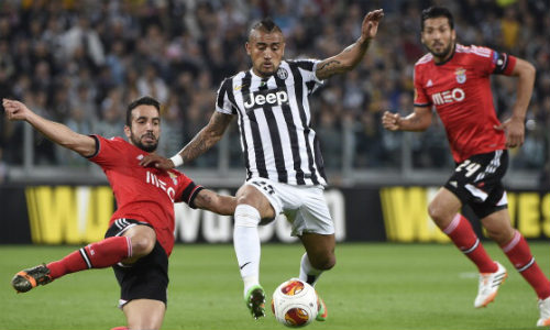 Vidal ngán ngẩm MU, muốn ở lại Juventus - 1