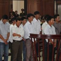 Pháp luật - Thuê 3 ôtô đi xem xử vụ đánh chết "cẩu tặc"