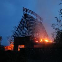 Tin tức trong ngày - "Nàng tiên cá Rusalka" bỏ hoang bỗng dưng bốc cháy