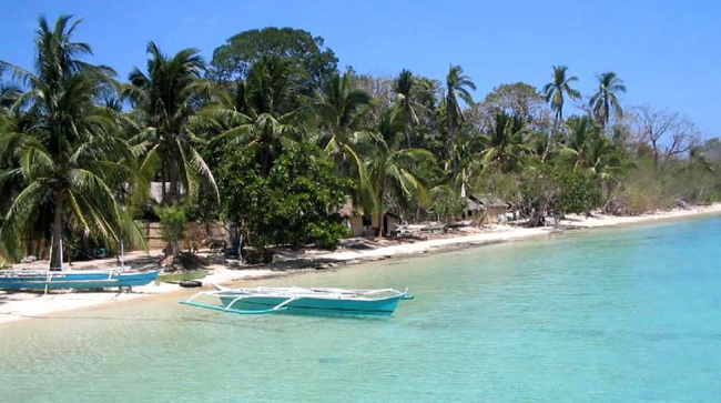 1. Đảo Linapacan, Palawan, Philippines: Tỉnh Palawan là ngôi nhà chung của những bãi biển tuyệt vời nhất không chỉ ở Philippines mà còn trên cả thế giới. Đảo Linapacan là một trong số những đảo nhỏ thuộc tỉnh Palawan, nơi đây nổi tiếng với bãi biển đẹp như tranh vẽ, bãi cát trắng trải dài và nước biển trong như pha lê. 
