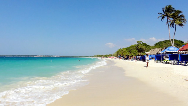 8. Bãi biển Playa Blanca, Colombia: Playa Blanca còn được gọi là “biển trắng” chính bởi vẻ đẹp của bãi biển này. Thả bộ dọc theo bãi cát trắng phau và đằm mình xuống dòng nước mát trong suốt nơi đây chắc chắn sẽ làm chuyến nghỉ dưỡng của du khách không bao giờ tẻ nhạt.
