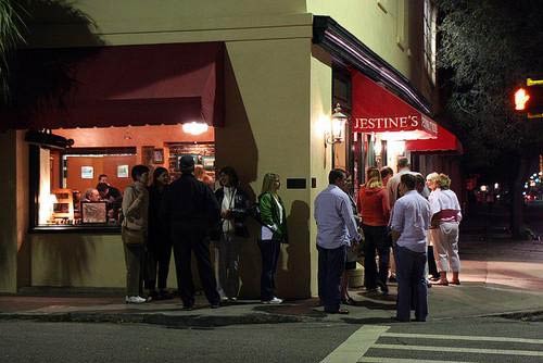 Những nhà hàng đáng xếp hàng chờ đợi nhất Mỹ - 7