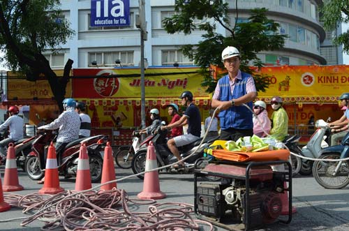 Ngày đầu cấm ôtô tuyến Xuân Thủy-Cầu Giấy, dân ngỡ ngàng - 11