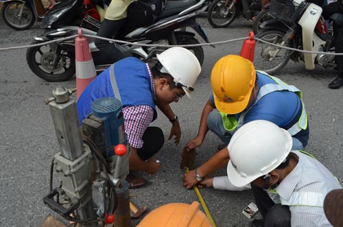 Ngày đầu cấm ôtô tuyến Xuân Thủy-Cầu Giấy, dân ngỡ ngàng - 13