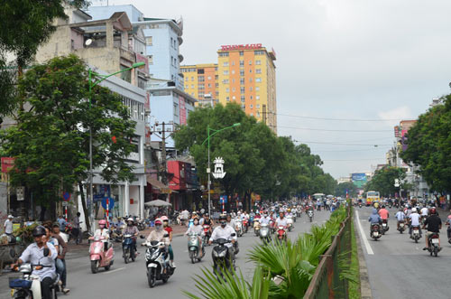 Ngày đầu cấm ôtô tuyến Xuân Thủy-Cầu Giấy, dân ngỡ ngàng - 16