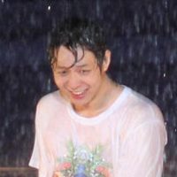 Ca nhạc - MTV - Yoochun nói tiếng Việt "chuẩn", diễn sung dưới mưa cùng JYJ