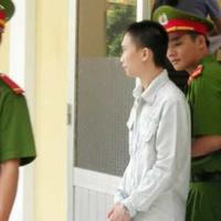 Pháp luật - Nhiều trai trẻ vướng vòng lao lý vì 'hái trái cấm'