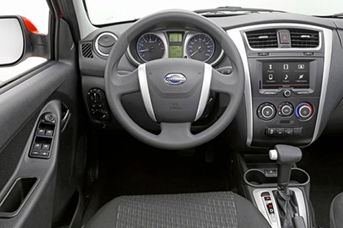 Xe rẻ nhất của Nissan chính thức ra mắt - 2