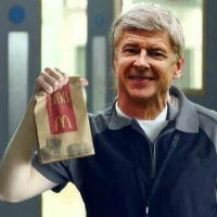 Bóng đá - Ảnh chế: Wenger bị "ném đá", Ed Woodward được ca ngợi