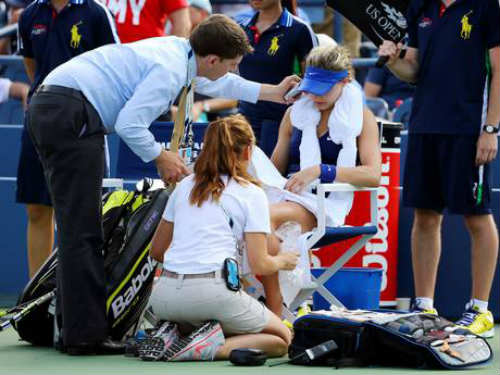 Hoa khôi Bouchard chia tay US Open trong nước mắt - 2